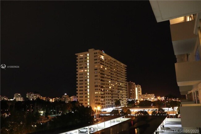 Building Photo - 340 Sunset Dr