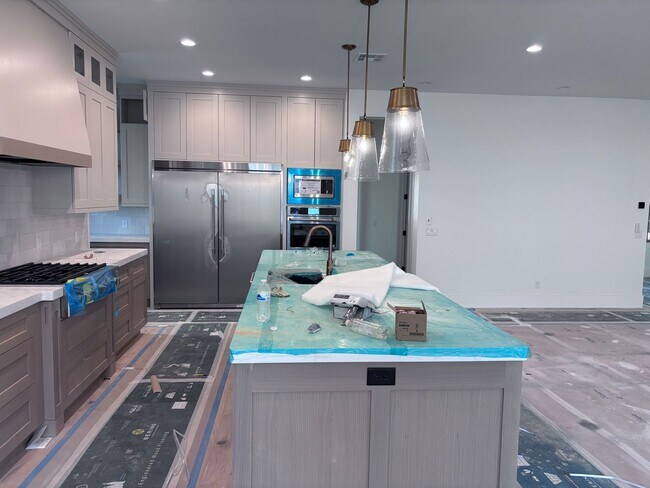 Foto del edificio - Gorgeous New Construction with 6 bed 4 bath plus Swimming Pool and RV Garage