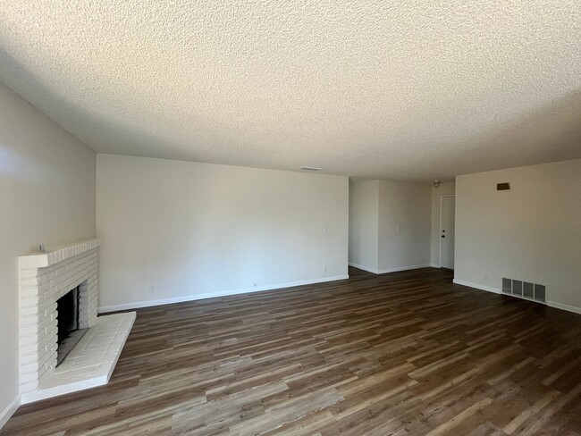 Foto del edificio - AVAILABLE NOW 3 BED 2 BATH IN SAN JOSE!