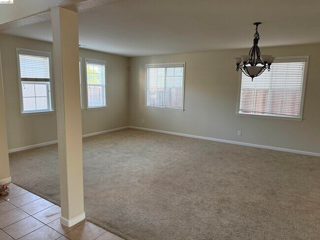 Foto del edificio - 5107 Fern Ridge Cir