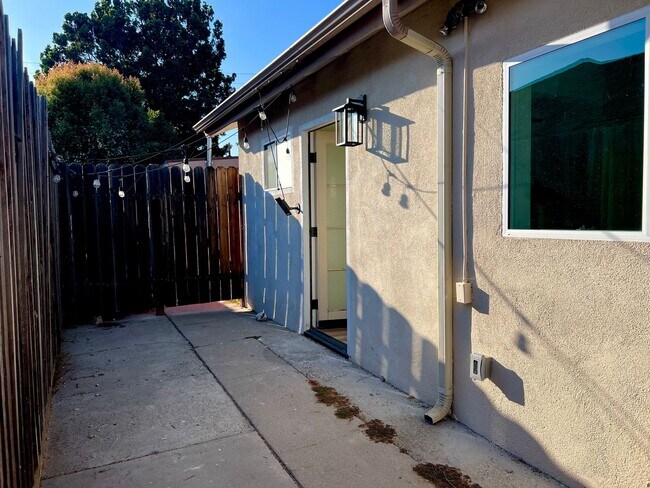 Building Photo - Newly Built Attached ADU - You will be the...