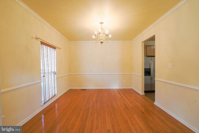 Building Photo - 303 Highland Ridge Ave