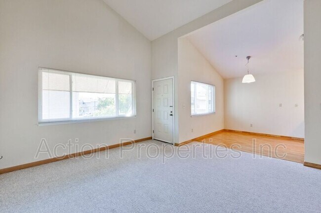 Building Photo - 180 Albacore Ln