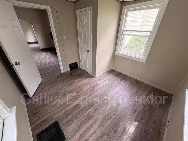 Building Photo - 1353 Huestis Ave