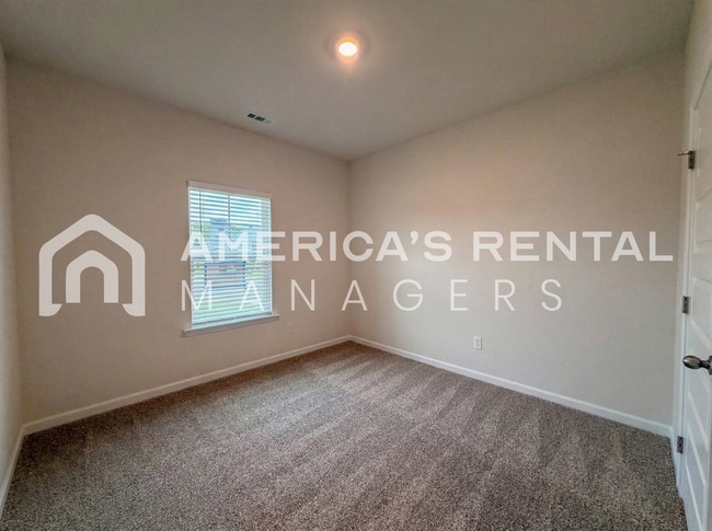 Building Photo - 5 Bedroom Home for Rent in Huntsville, AL!