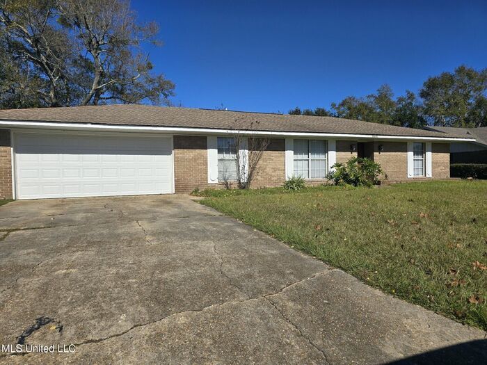 Foto principal - 15372 Hamilton St