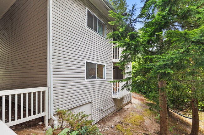 Building Photo - 14475 NE 40th St