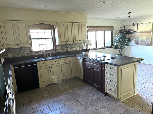 Kitchen w/ Breakfast Area - 2596 Meadow Run