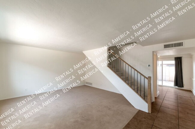 Building Photo - 935 N Venice Ave