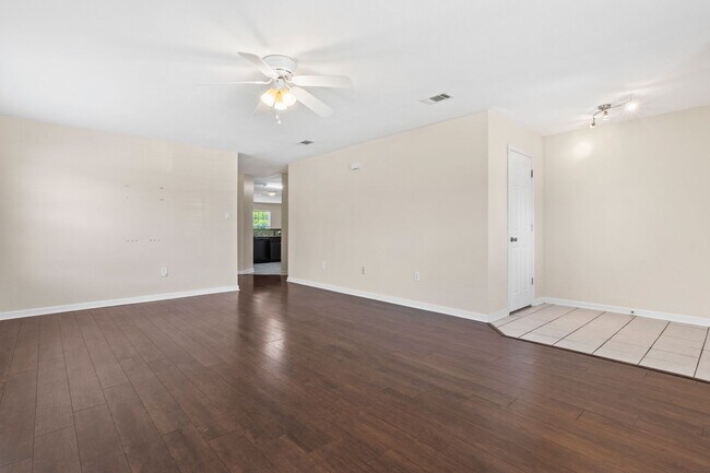 Foto del edificio - 14797 Nassau Dr