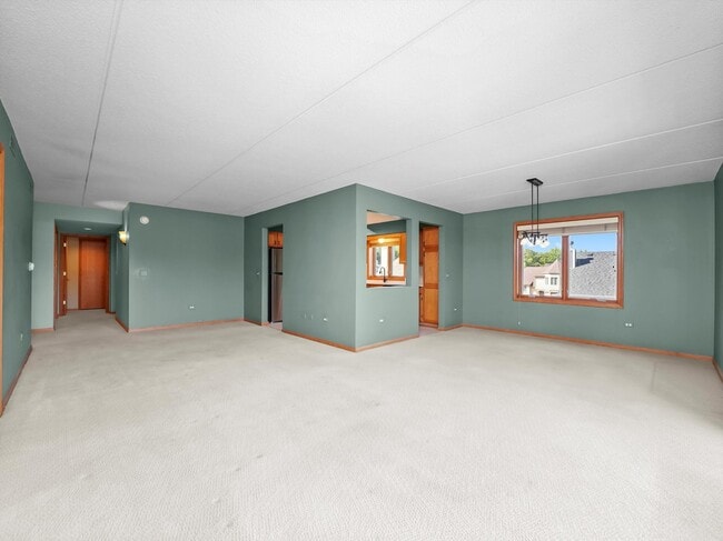 Building Photo - 5360 N Lowell Ave