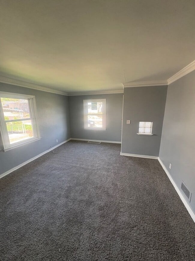 Building Photo - 1318 E Frye Ave