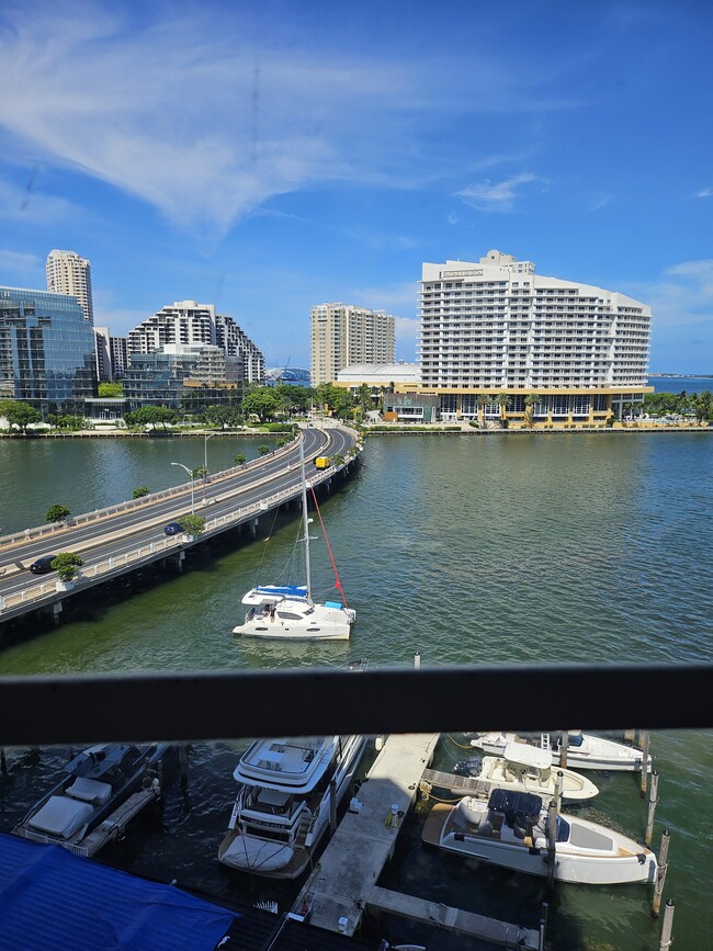 Foto del edificio - 801 Brickell Bay Dr