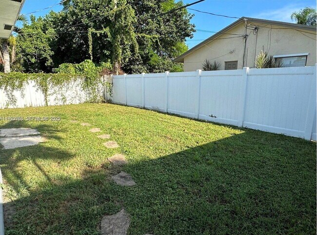 Foto del edificio - Southeast 4th Street, Dania Beach, FL 33004 - 3 BR 2 BA single-family home