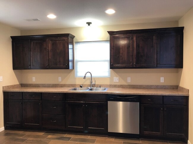 Building Photo - 4Bed/3.5Bath, Home, Corner Lot