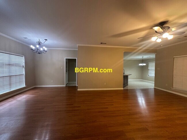 Foto del edificio - 3 Bed 2 Bath!