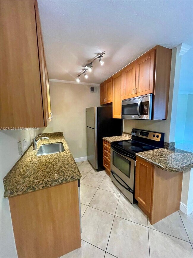 Foto del edificio - 1460 NE 18th St