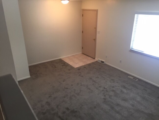 Foto del edificio - Large 2 bed/2.5 bath near 6th & Union