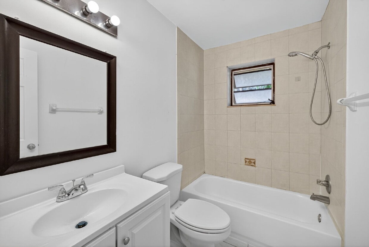 Foto del edificio - Bright & Modern 1-Bedroom Apartment in Prime Oakland Park Location