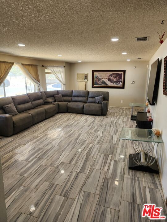 Foto del edificio - 15723 E Ave Q7
