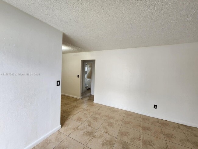 Building Photo - 932 Moffett St