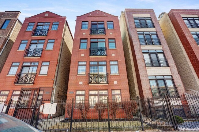 Foto del edificio - 2351 W Harrison St