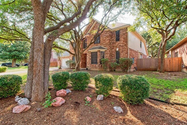 Foto del edificio - 8212 Fern Bluff Ave