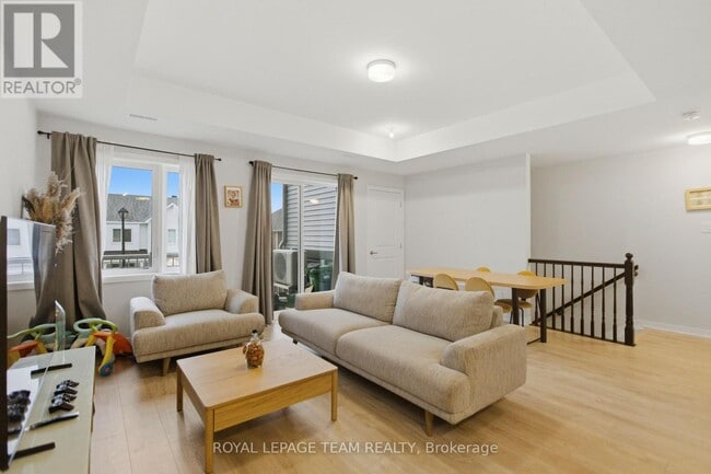 Building Photo - 918 Parnian Private