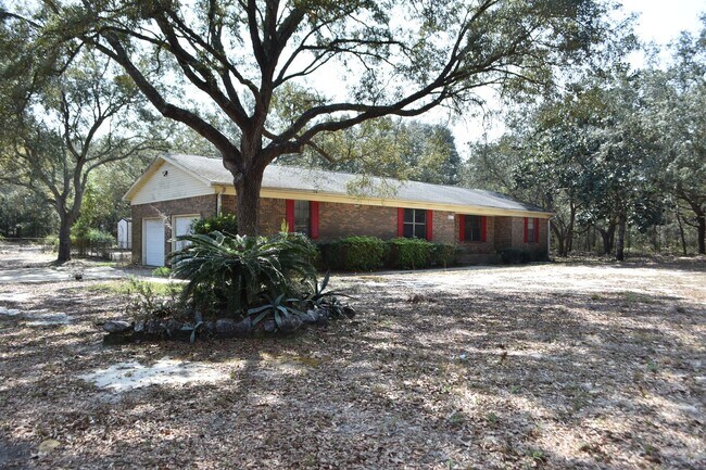 Foto del edificio - Xtra Large Corner Lot- 3 Bedroom 2 Bath In...