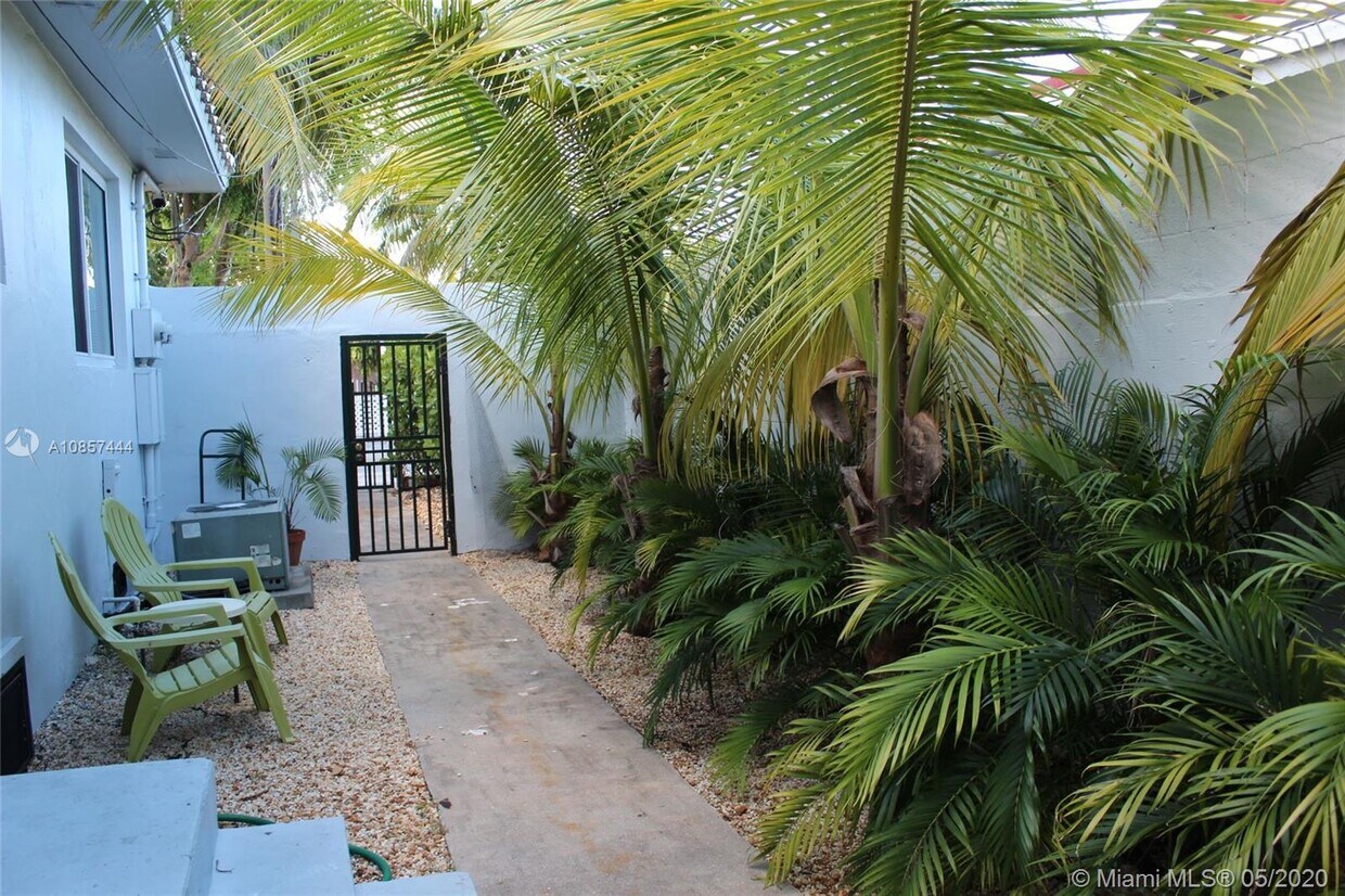Foto principal - 6857 NE 5th Ave