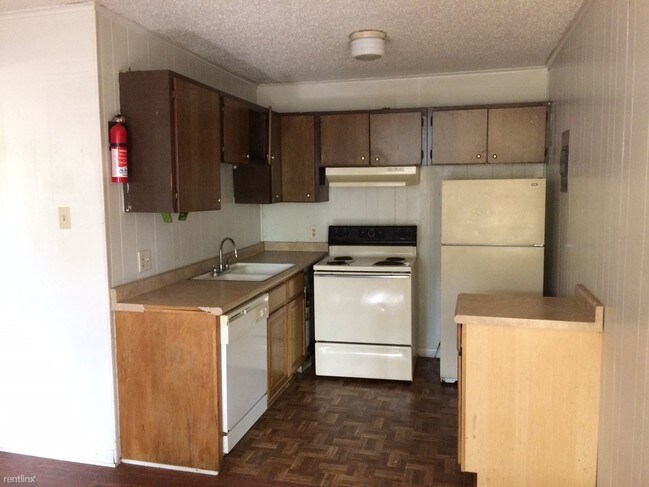 Building Photo - 2 br, 1 bath 4plex - 4009 College Main St D