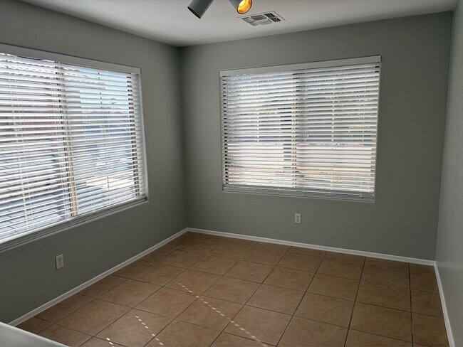 Foto del edificio - 2300 E 37th Ave