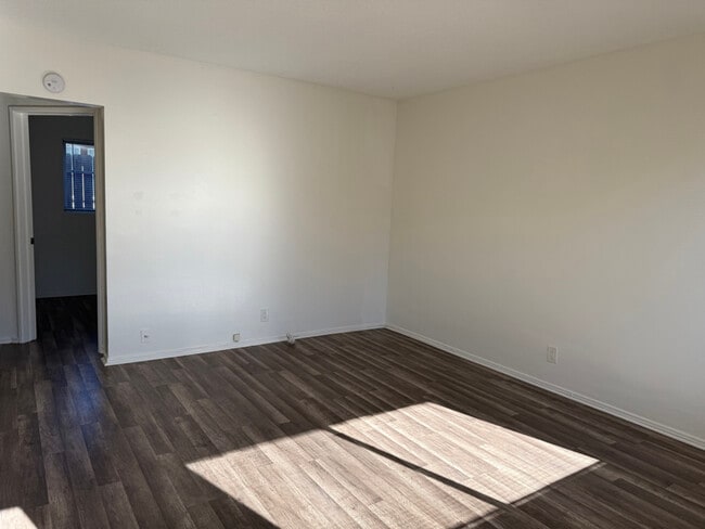 Building Photo - 1070 Gardenia Ave