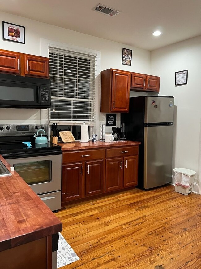 Building Photo - Charming 1BR Duplex in New Orleans