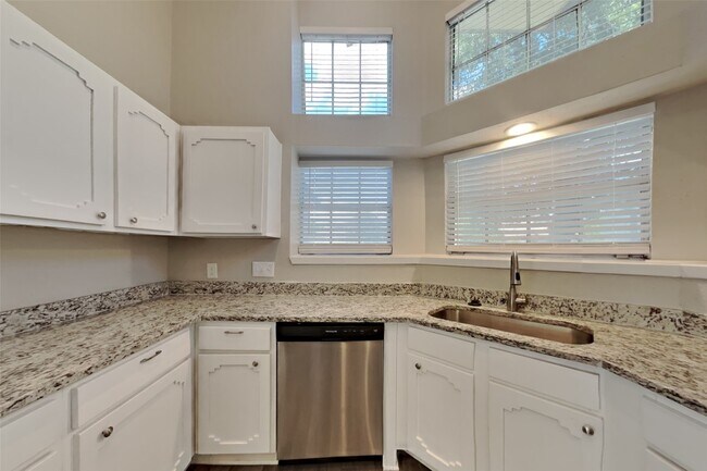 Foto del edificio - 13215 Noble Crest Dr