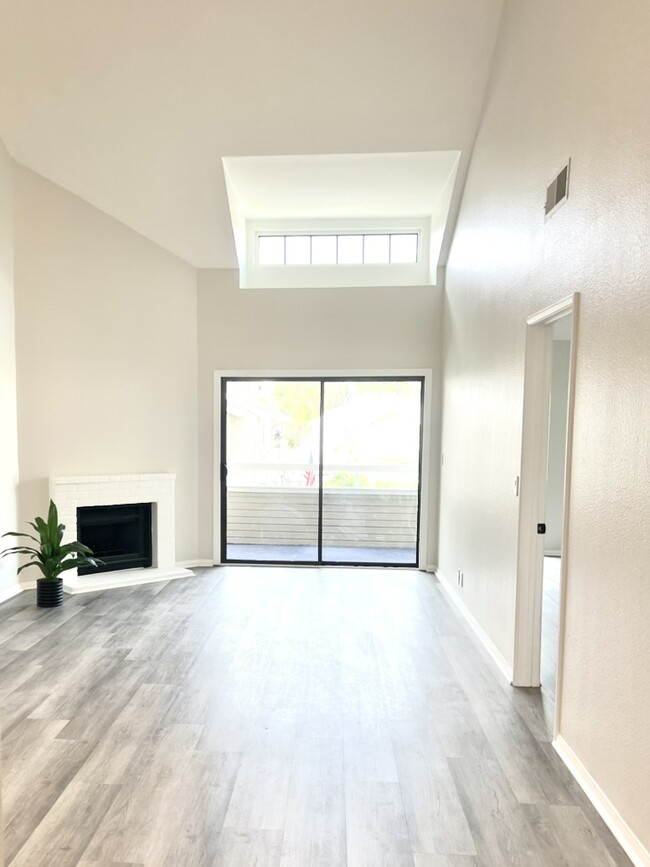 Living room and balcony - 1857 W Falmouth Ave