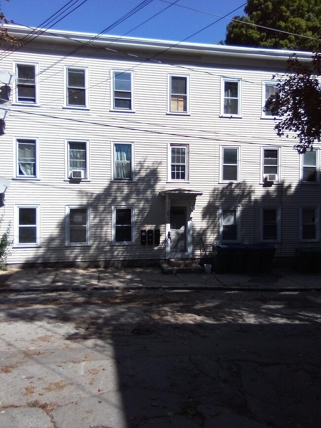 Building Photo - 26 Hale St