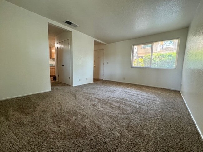 Building Photo - 1 Bedroom, 1 Bath condominium