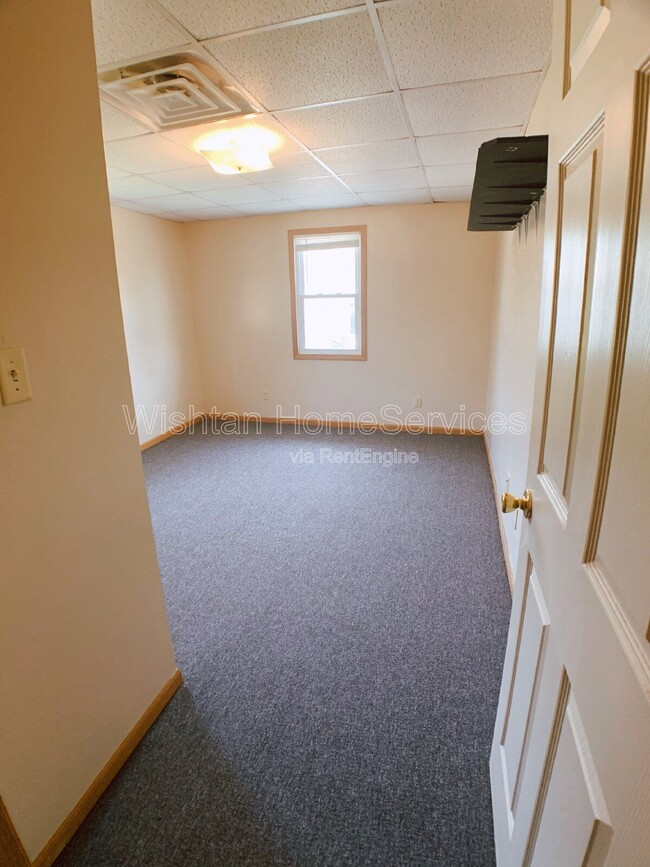 Building Photo - 308 W Adams Rd