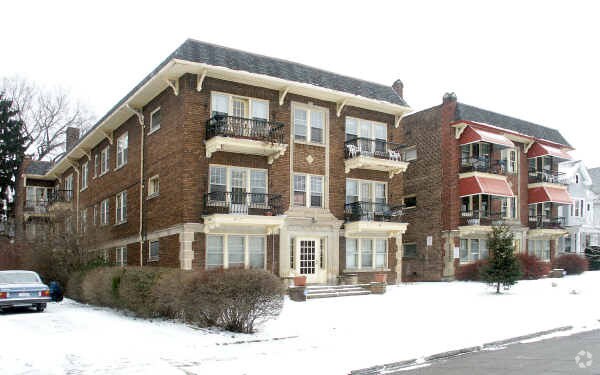 Primary Photo - 1319 W 112th St