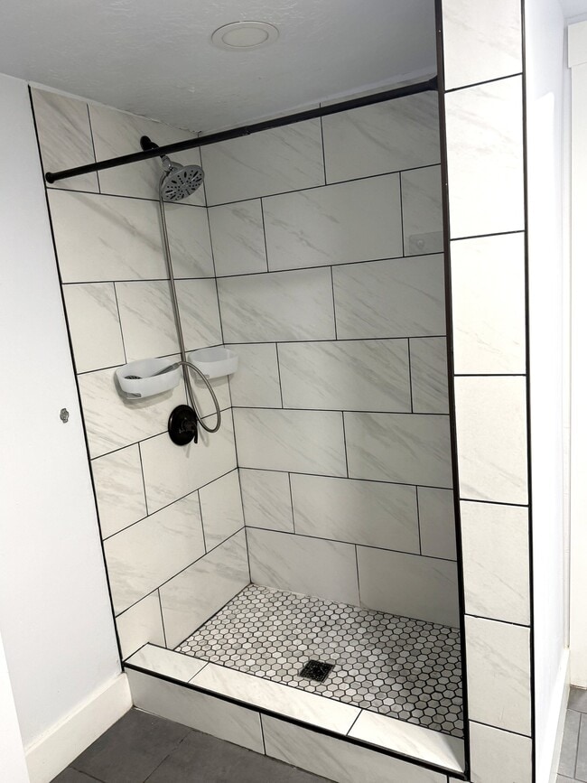 Building Photo - 3881 Ridgeview Way