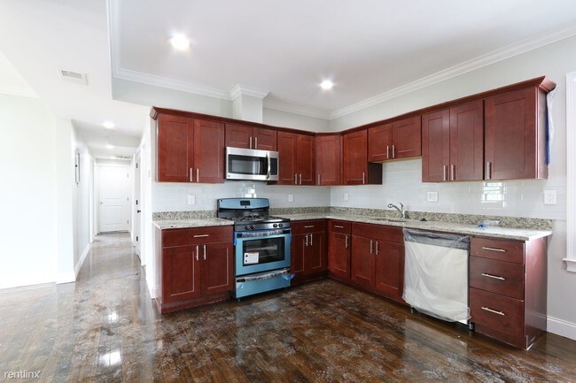 Building Photo - 4 br, 2 bath  - 17 Moseley St