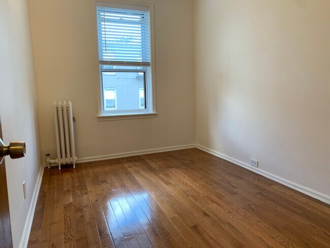 Foto del edificio - 9005 Fort Hamilton Pkwy