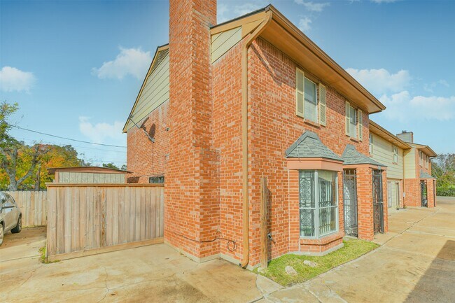 Foto del edificio - 9217 Carousel Ln