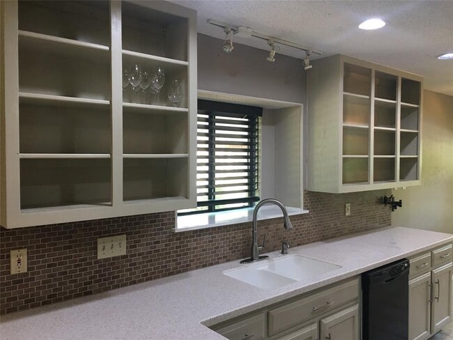 Building Photo - 12304 Boneta Cove