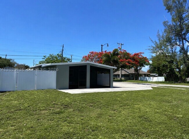 Foto del edificio - 810 NE 3rd Ave