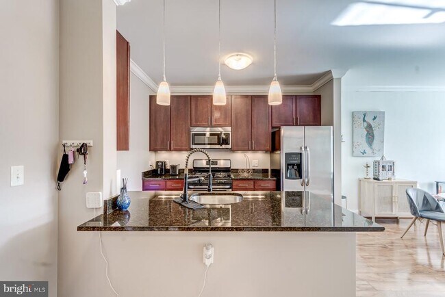 Foto del edificio - 6301 Edsall Rd