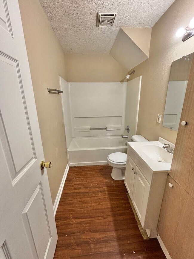 Foto del edificio - Modern 4BR/4BA Townhouse Near FAMU & North...