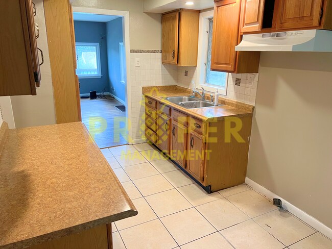 Foto del edificio - 3 bedrooms 1 bathroom house for rent