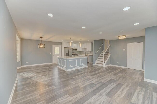 Foto del edificio - 585 Cambridge Way